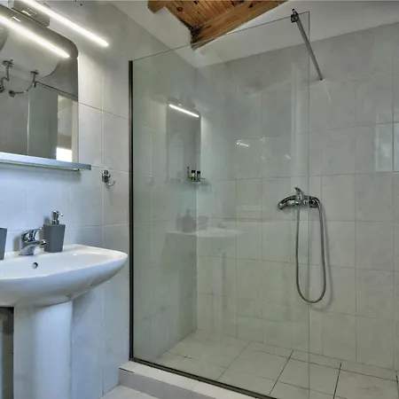 Melina Nisaki (Corfu)